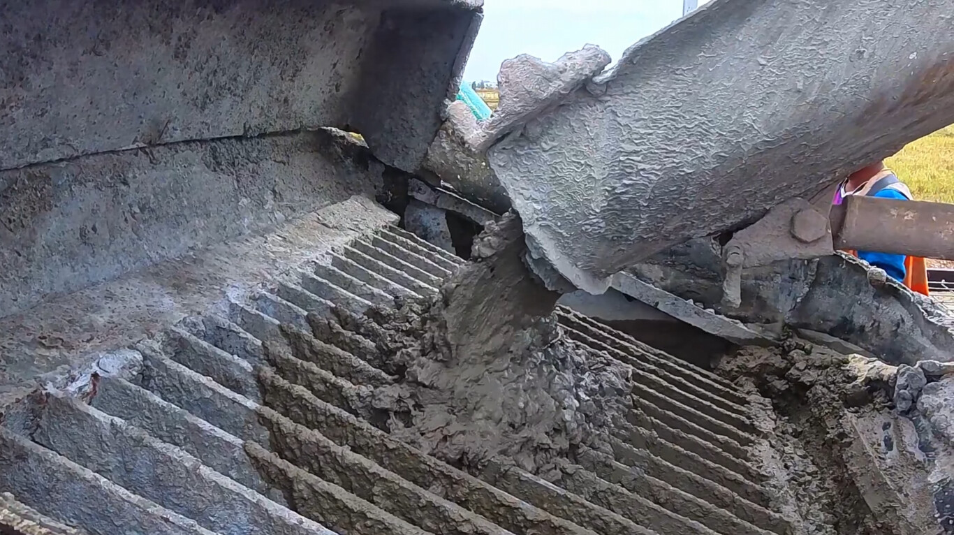 Professional concrete contractor pouring concrete in Riverview, FL